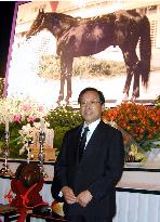 Fans bid farewell to legendary racehorse Haiseiko